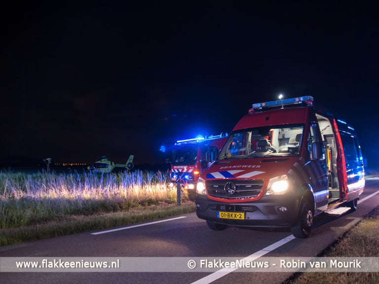 Auto naast de weg, een persoon gereanimeerd