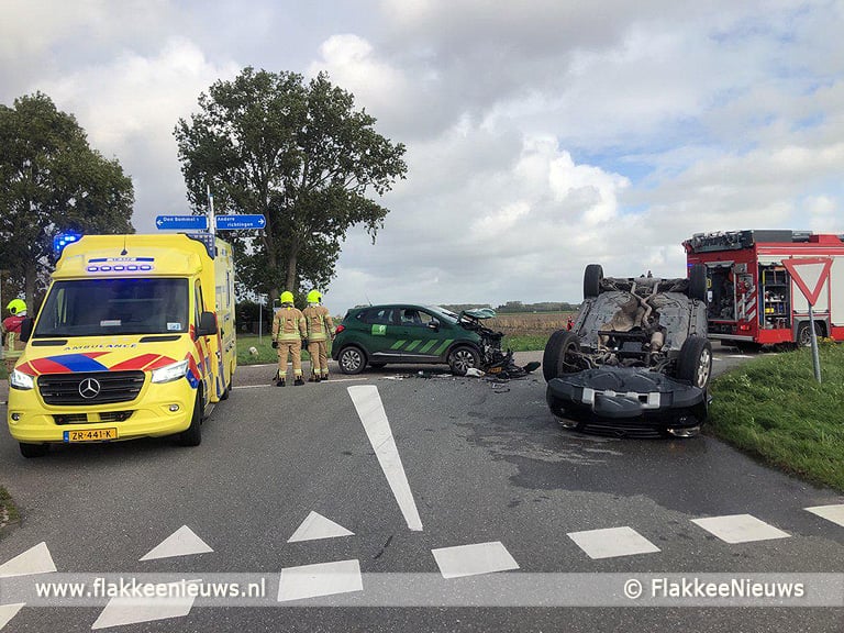 Twee voertuigen op elkaar bij Den Bommel
