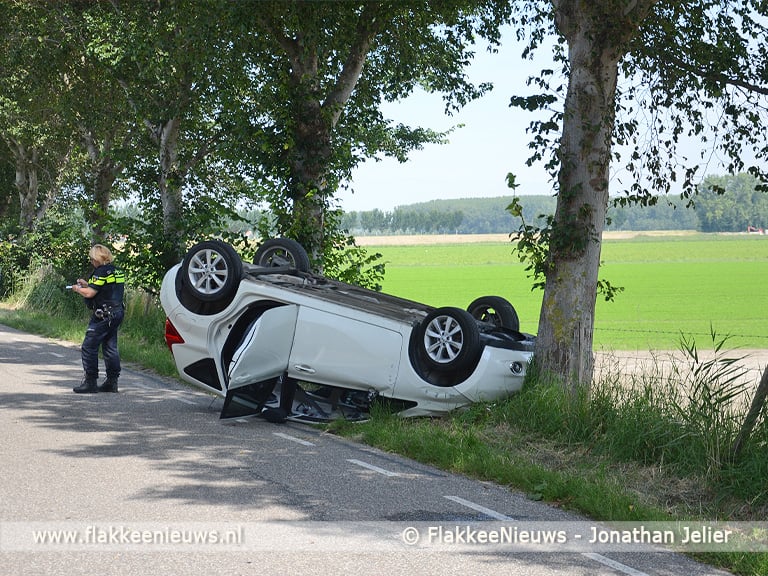 Brandweerlieden bevrijdden slachtoffer uit auto