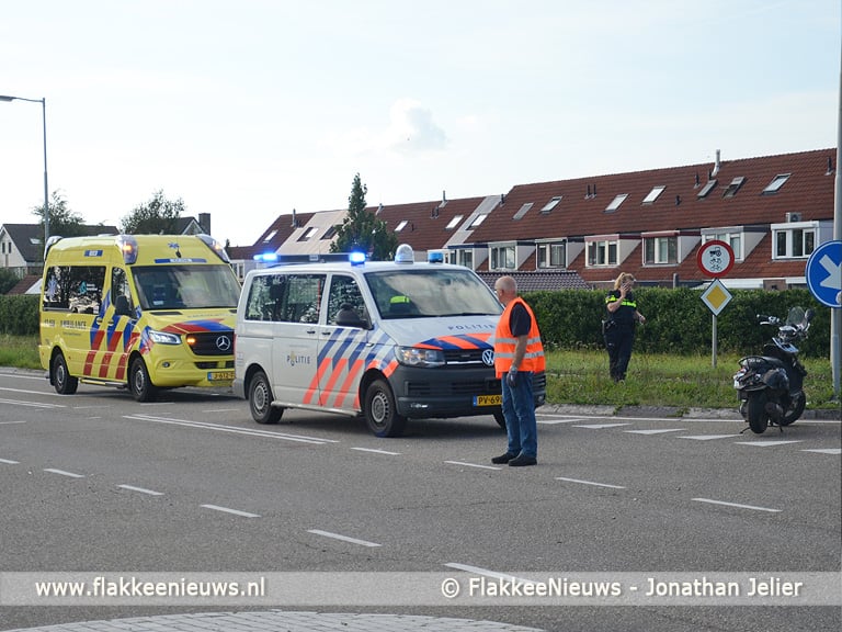 Aanrijding tussen auto en scooter bij Sommelsdijk