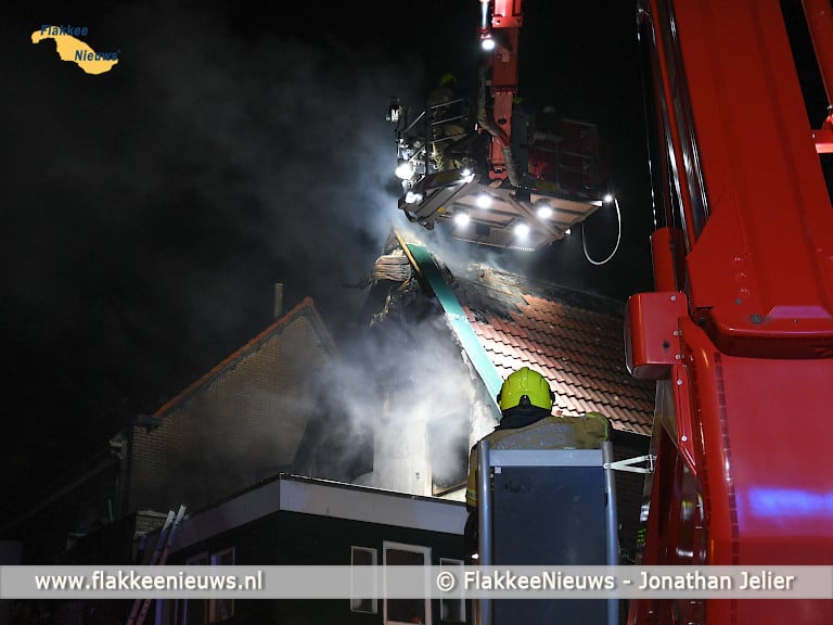 Uitslaande brand woonhuis Oude-Tonge