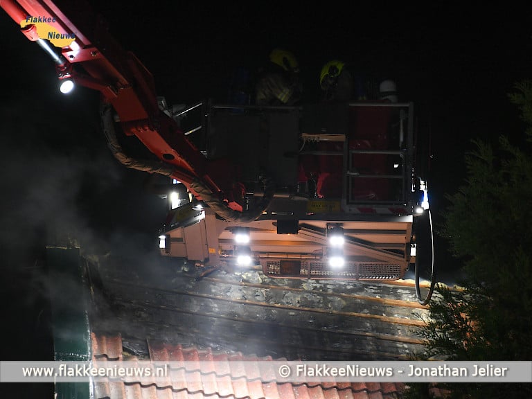 Uitslaande brand woonhuis Oude-Tonge