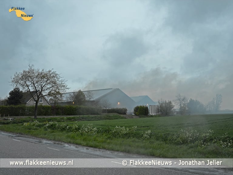 Inzet brandweer voor een grote brand in een schuur