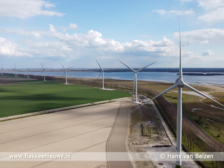 Alle acht windturbines van Windpark Oostflakkee in bedrijf gesteld