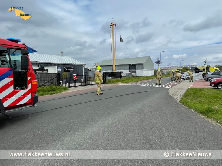 Bestelbus ondersteboven bij ongeval Stellendam