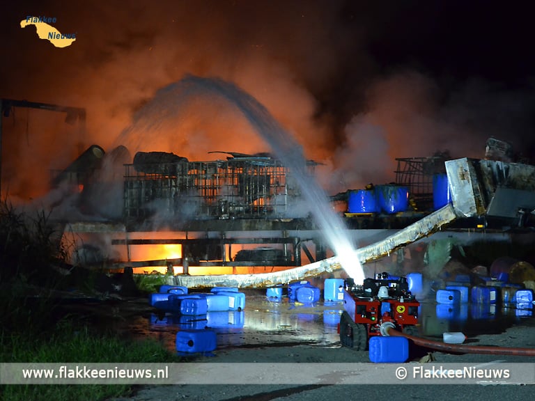 Blusrobot ingezet bij drugsafval brand Oude-Tonge