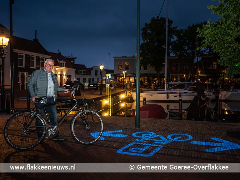 Pop-upfietsenstalling met lichtprojectie bij haven Middelharnis