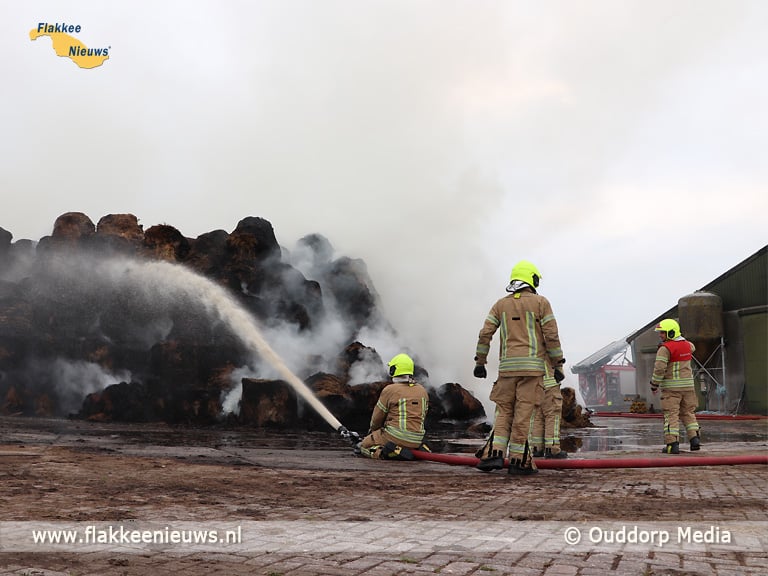 Grote brand in polder tussen Stellendam en Goedereede
