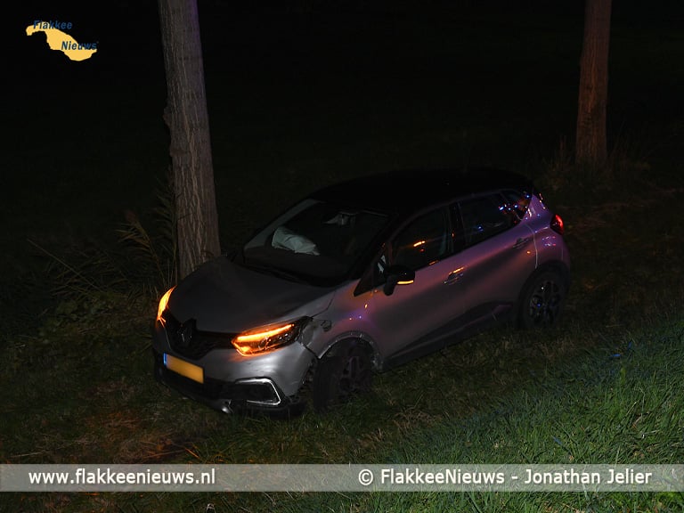 Scooterrijder van de dijk en gewond na botsing