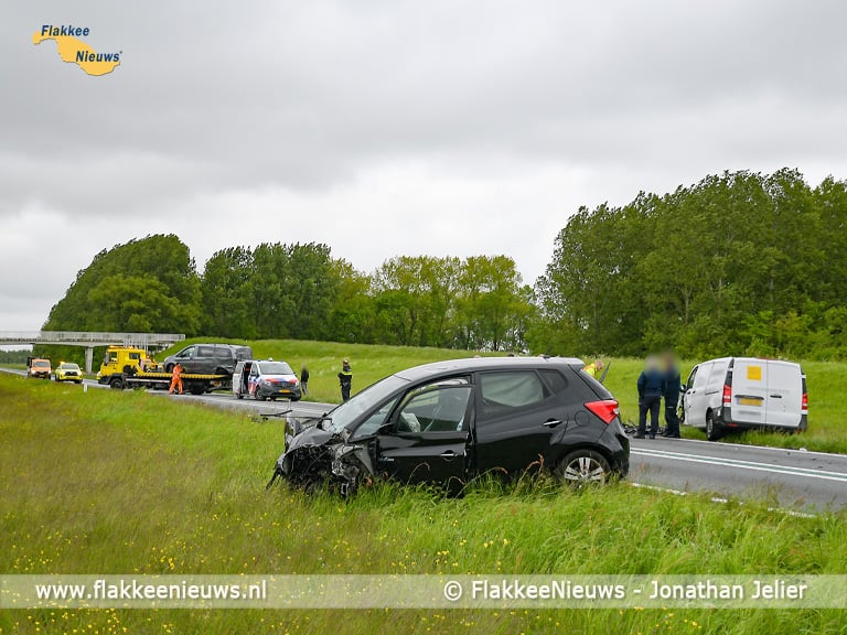 Verkeersongeval met drie voertuigen op N59 tussen Oude-Tonge en Zeeland