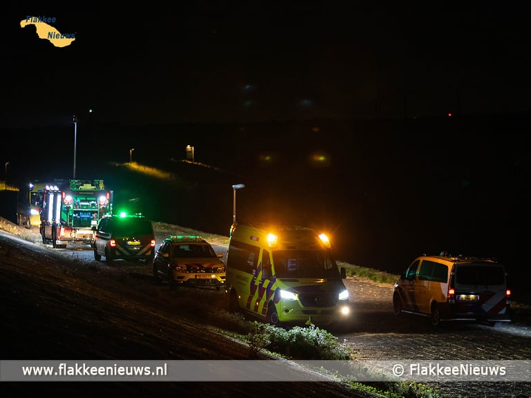 KNRM redt twee personen van zandbank in de Kwade Hoek