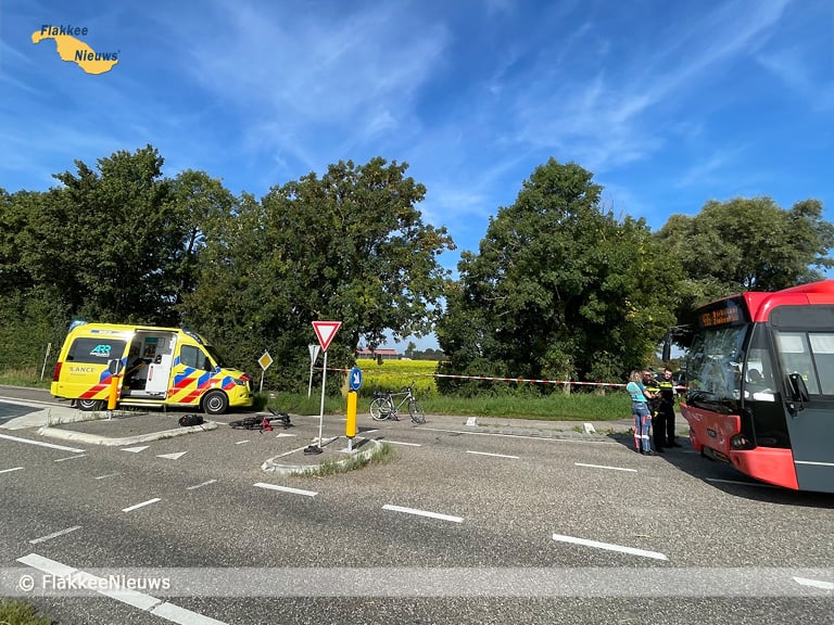 Fietser overleden na botsing met lijndienstbus