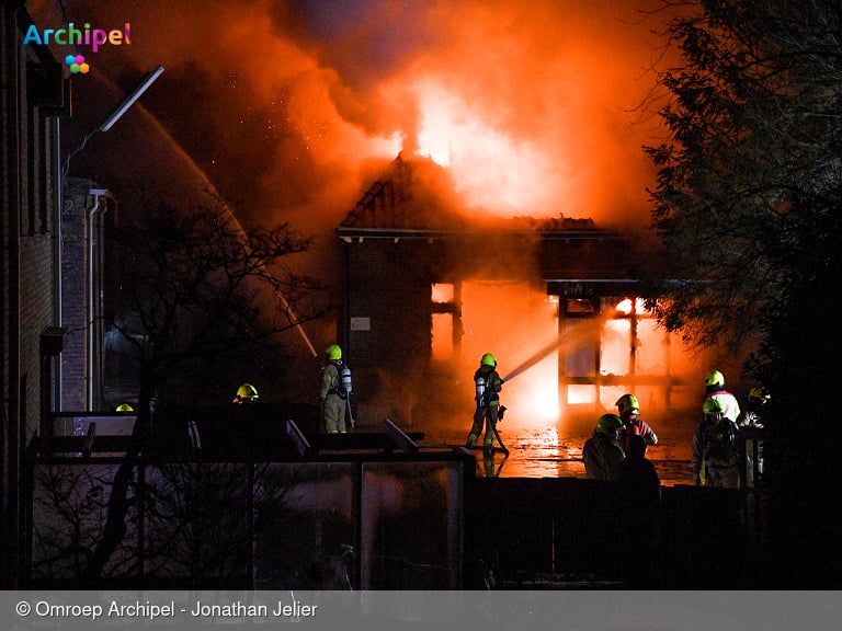 Uitslaande brand in woonhuis Oude-Tonge