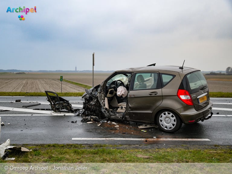 Frontale botsing op N57 bij Brouwersdam