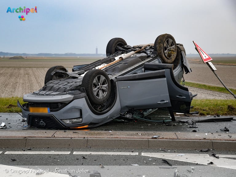 Frontale botsing op N57 bij Brouwersdam