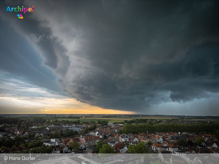 Krachtige storm zorgt voor overlast en indrukwekkende beelden