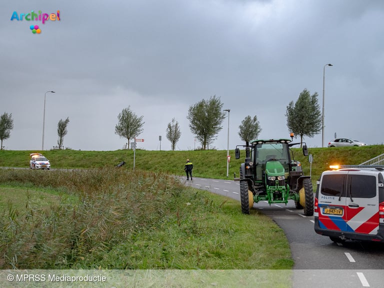 16-Jarige jongen overleden bij aanrijding tussen brommer en tractor