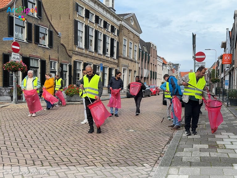 Samenwerking in Dirksland: statushouders en buren ruimen op