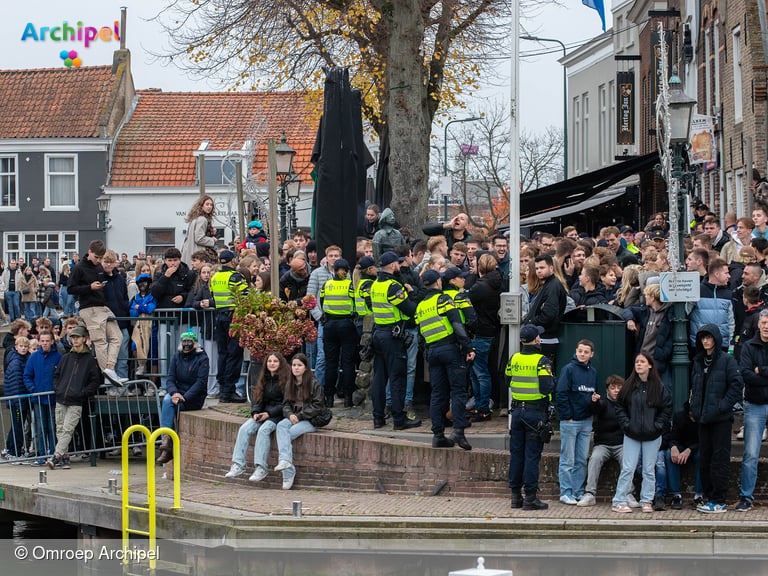 Sinterklaas veilig aangekomen in Middelharnis te midden van bijzondere sfeer