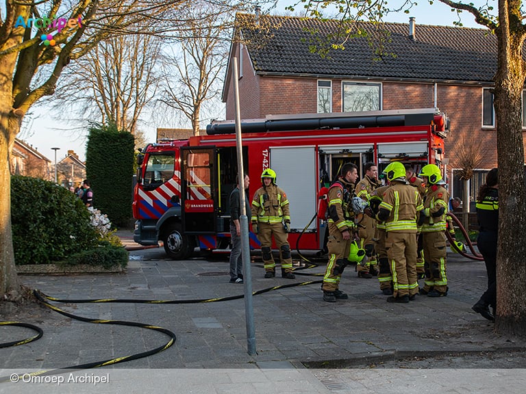 Brand in achtertuin van woning veroorzaakt flinke schade