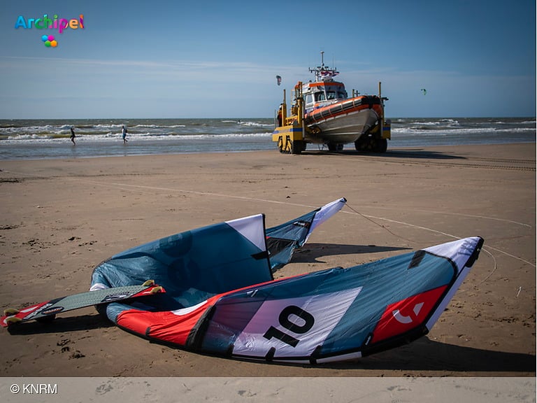 Belang van telefoonnummer op surfspullen: KNRM waarschuwt