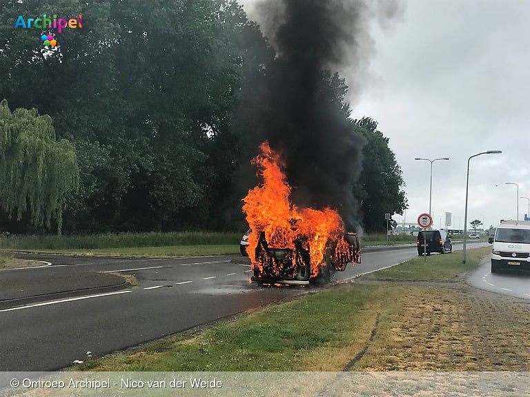 Volkswagen Transporter brandt uit