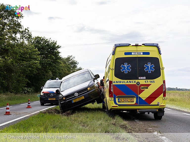 Ambulance botst op bestelwagen op de N215
