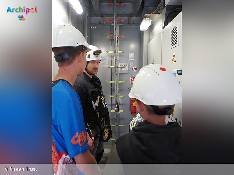 Kinderen bezoeken Windpark Oostflakkee