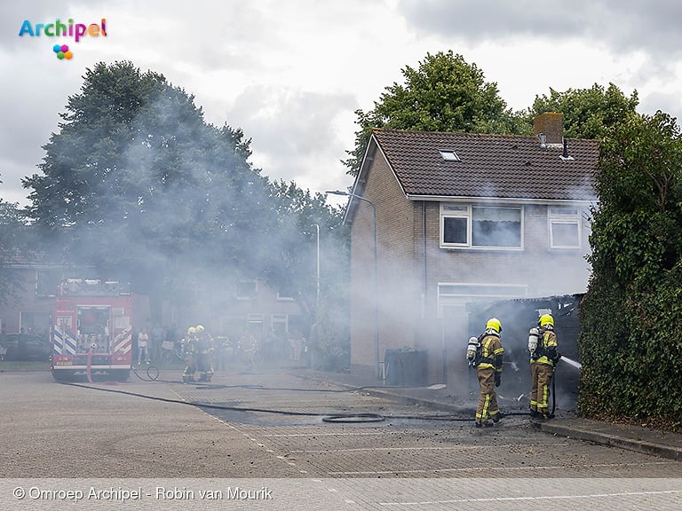 Grote rookwolk in Middelharnis door brand