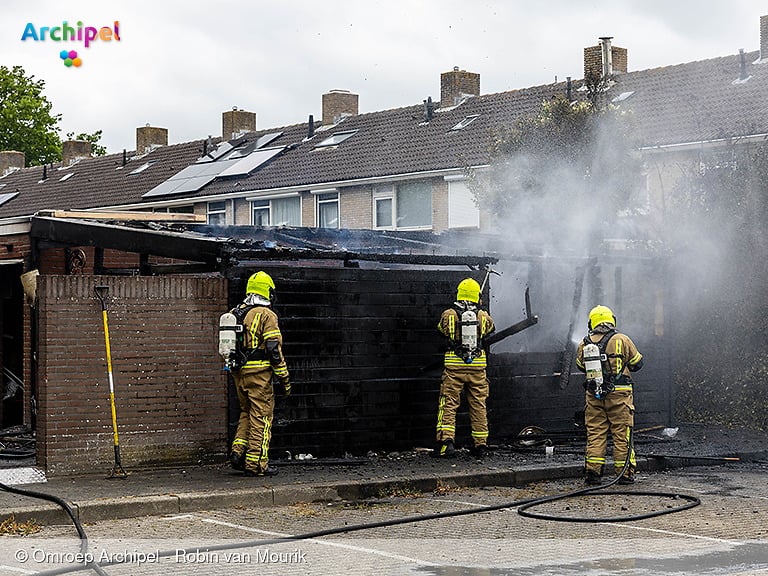 Grote rookwolk in Middelharnis door brand