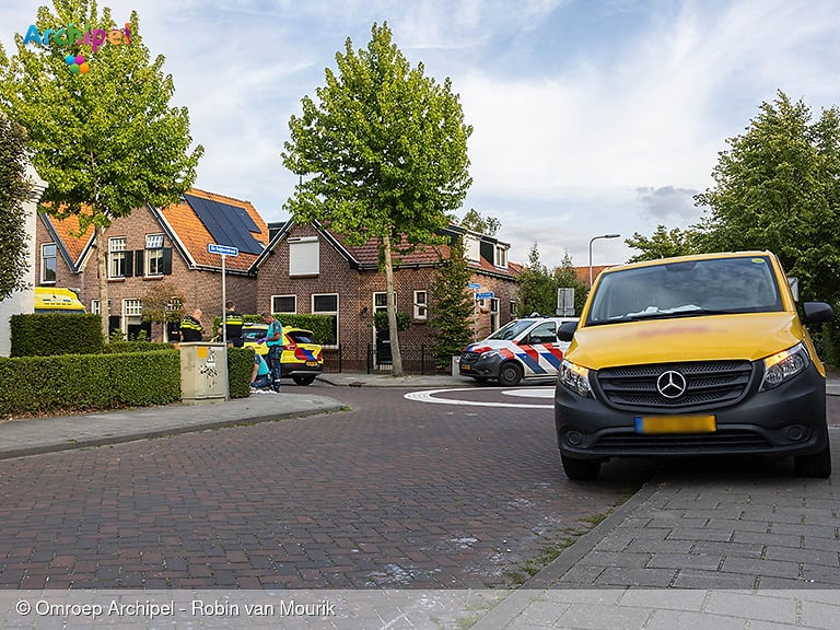 Fietser gewond na aanrijding met bezorgbusje
