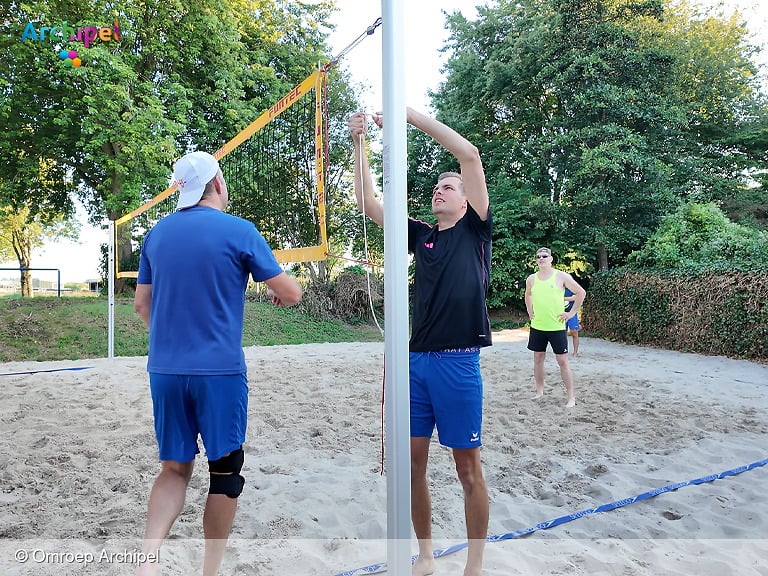 VC Intermezzo legt eigen beachvolleybalveld aan