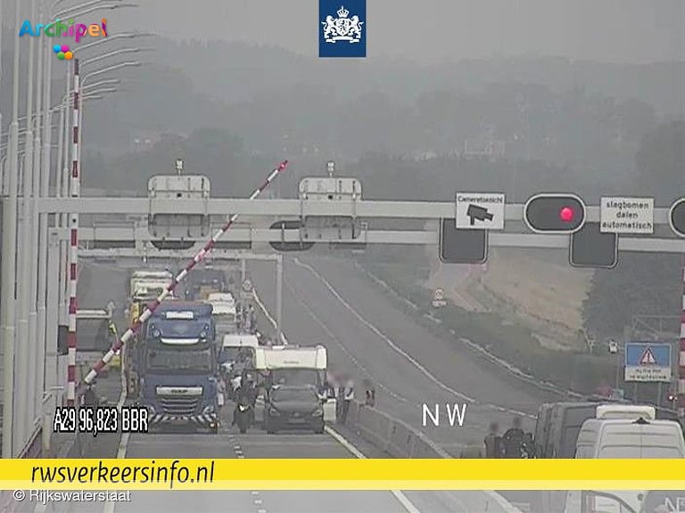 Storing Haringvlietbrug, in beide richtingen afgesloten