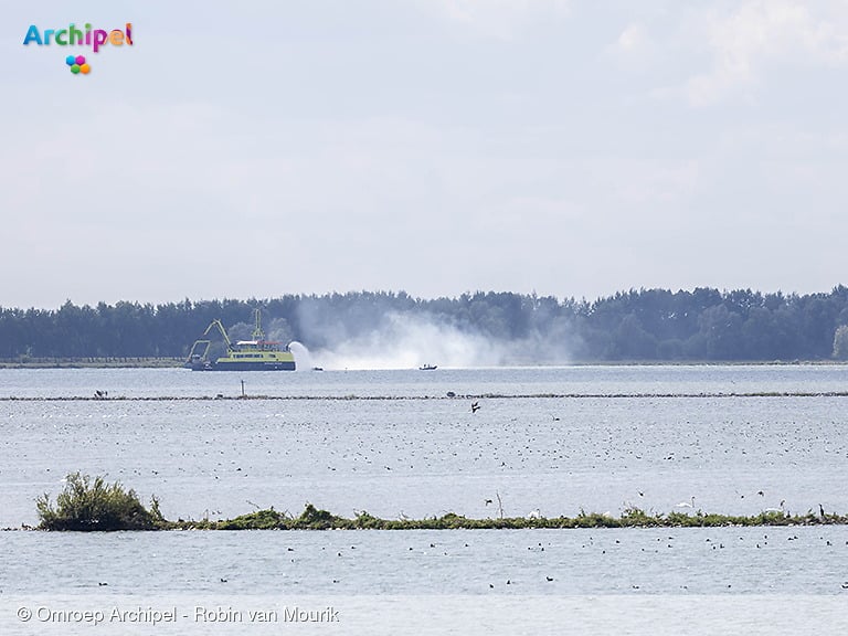 Brandweer rukt uit voor scheepsbrand op de Krammer