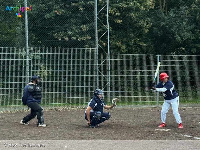 Sterke start levert softbalsters ruime zege op Neptunus 3