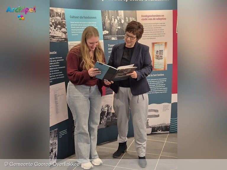 Boek over hulp van adoptiegemeenten na Watersnoodramp gepresenteerd