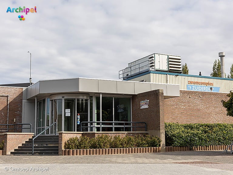 'Theo' betast jonge meisjes in jacuzzi zwembad Stellendam