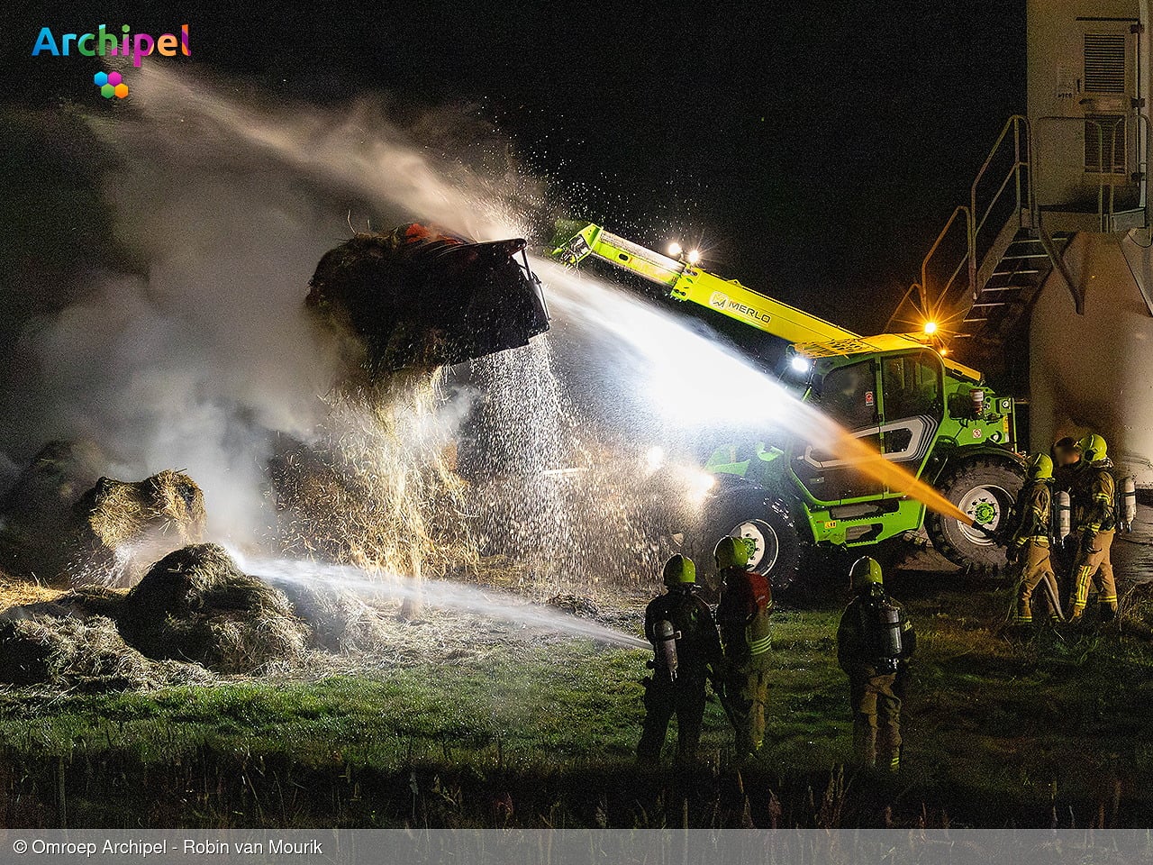 Hooibalenbrand in de polder van Herkingen