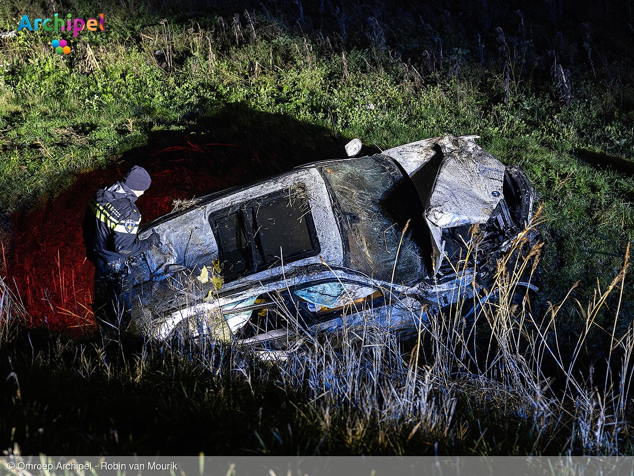 Automobilist belandt in sloot en blaast positieve alcoholtest