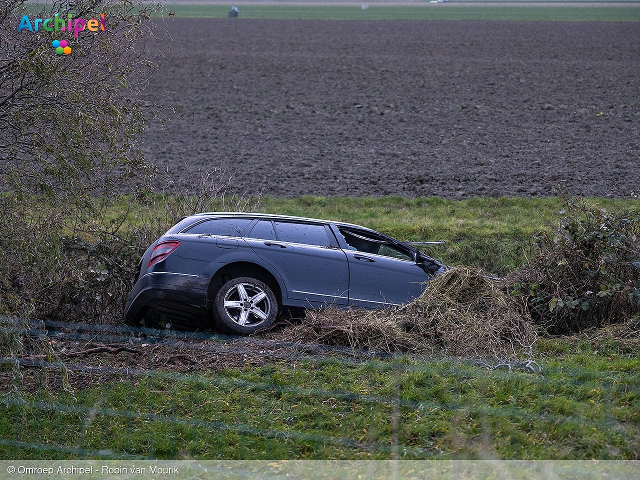 Auto raakt van de Nieuwe Bloksedijk: bestuurder aangehouden