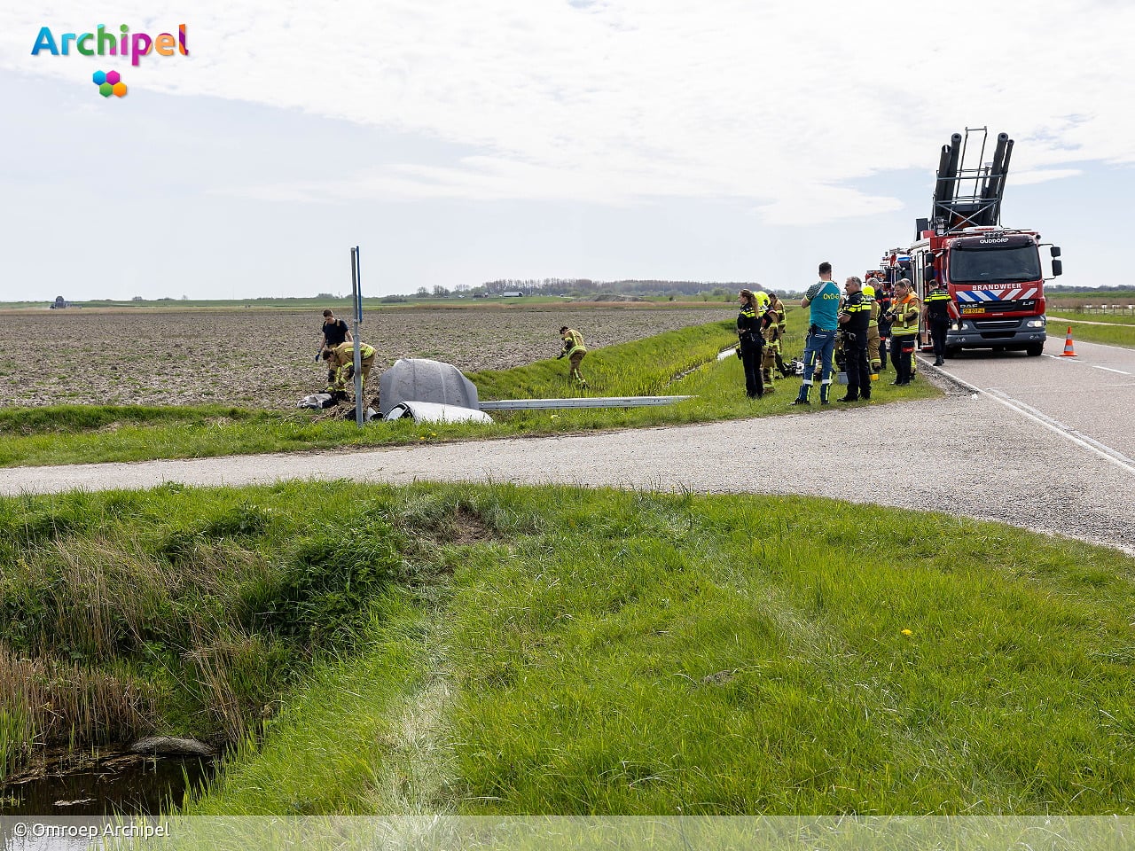 Auto raakt te water bij Ouddorp