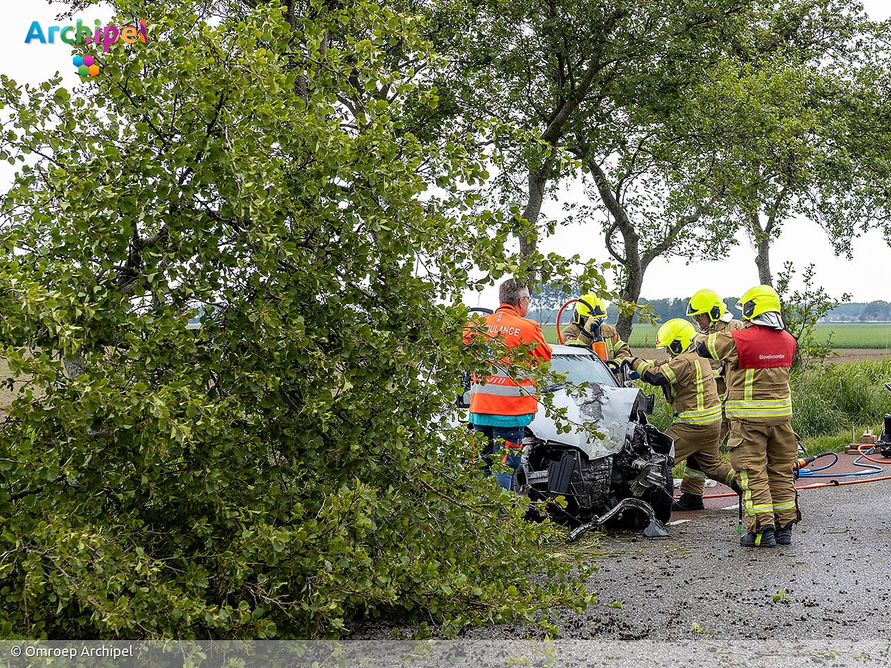 Brandweer bevrijdt slachtoffer na ongeval op Plaatweg