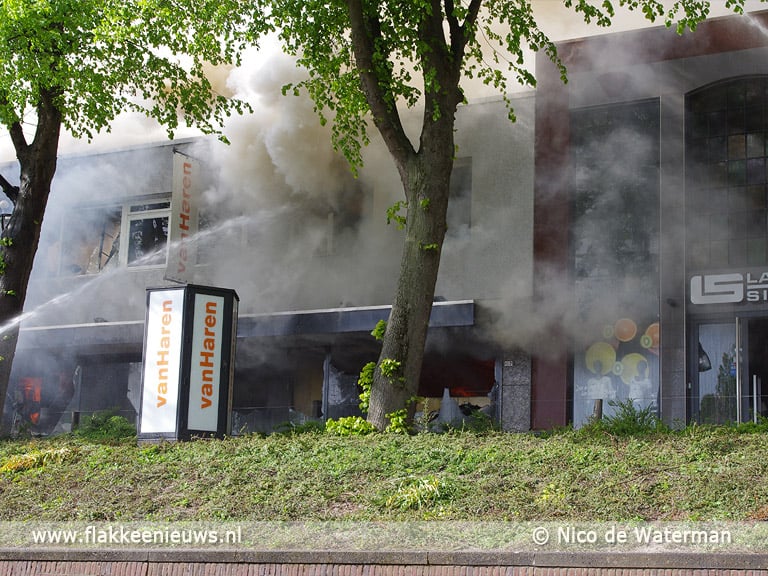 Winkelpand in brand op d'n Diek