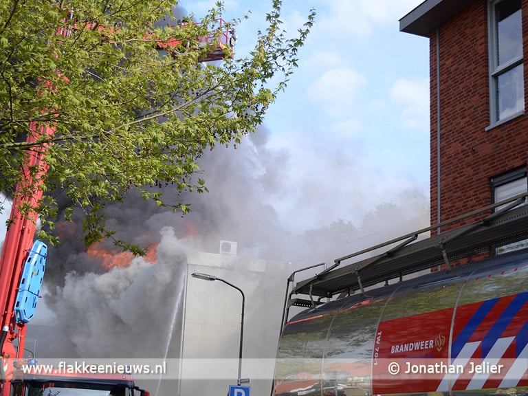 Winkelpand in brand op d'n Diek