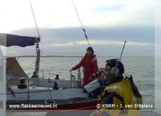 KNRM vaart voor jacht en surfers