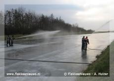 Brandweer helpt ijsclub uit de brand