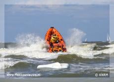 KNRM Ouddorp helpt onderkoelde kitesurfer