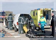 Slachtoffer uit auto geknipt na kop-staart aanrijding