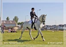 Manege Oostmoer biedt helpende hand