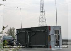 Caravan geschaard op de A29